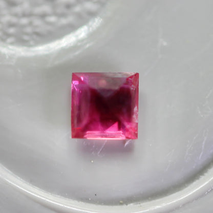 ルビー 0.06ct スクエアカット 2.1mm×2.1mm×1.3mm【MJ2749】