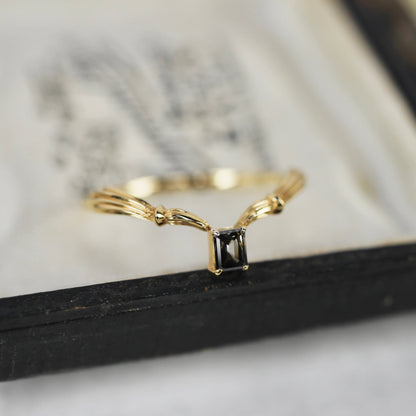 ナチュラルダイヤモンド 0.14ct K10YG エメラルドカット 4本爪(プレーン)×アンティークVアーム【MJ2843】