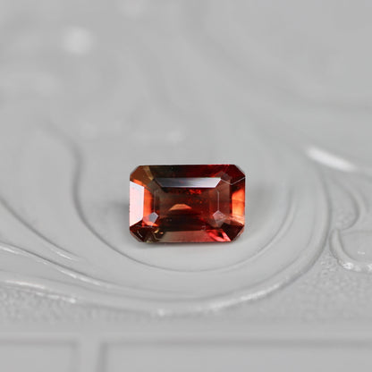 エメラルドカット バイカラーラブラドライト 0.54ct 3.7mm×5.7mm-2.7mm 【MJ2509】