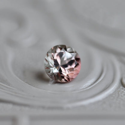 バイカラートルマリン 0.46ct 4.8mm 【MJ2422】