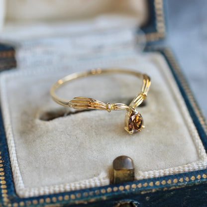 コニャックブラウンダイヤモンド0.218ct 3本爪×アンティークVアーム K18YG リング 【MJ2410】