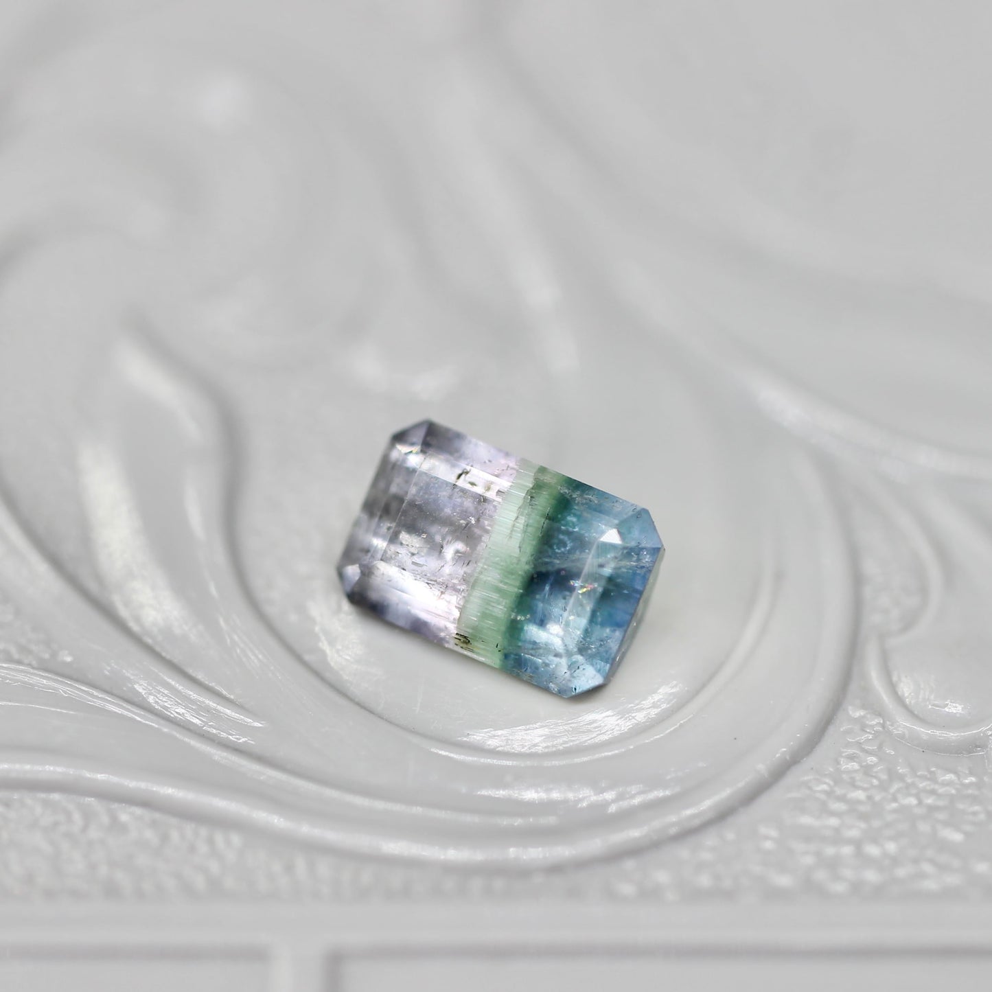 パーティーカラードトルマリン 0.74ct エメラルドカット 6.7mm×4.5mm×2.8mm【MJ2661】