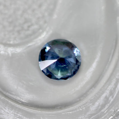 ベキリーブルーガーネット 0.16ct ラウンドカット  3.2mm×3.2mm×2.1mm【MJ2561】