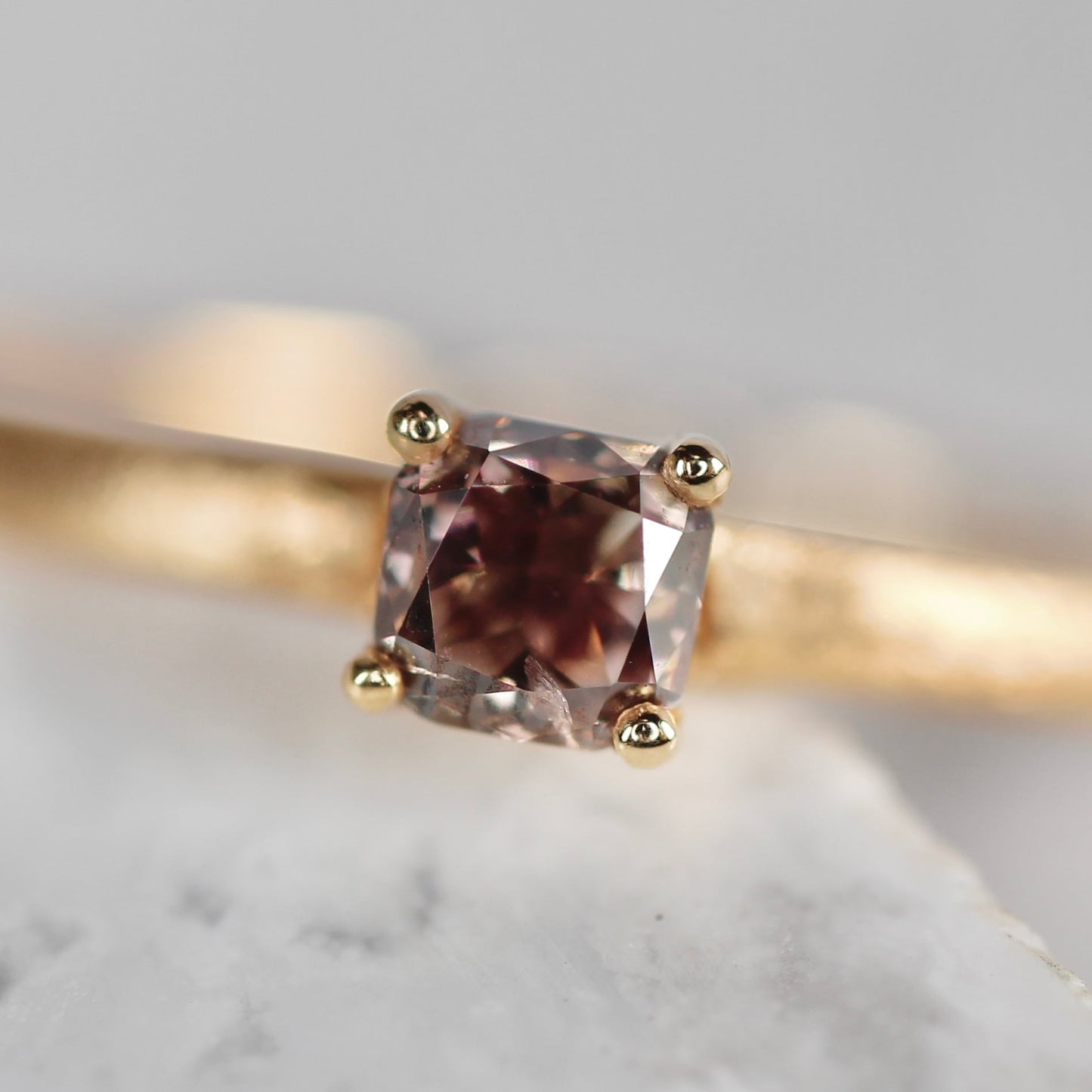 ピンクブラウンダイヤモンド 0.17ct K18PG クッションカット ４本爪(立て爪)×プレーンアーム(マット)
【MJ2836】