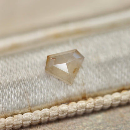 ダイヤカット ナチュラルダイヤモンド 0.25ct 3.6mm×4.4mm-1.4mm 【MJ2489】