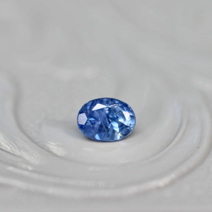モンタナサファイア 0.22ct オーバルカット 3.6mm×2.6mm×1.9mm  【MJ2634】