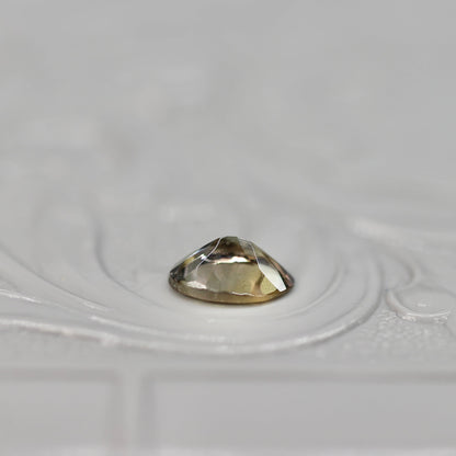 オーバルカット バイカラーゾイサイト 0.42ct  5.7mm×3.7mm×2.3mm 【MJ2531】