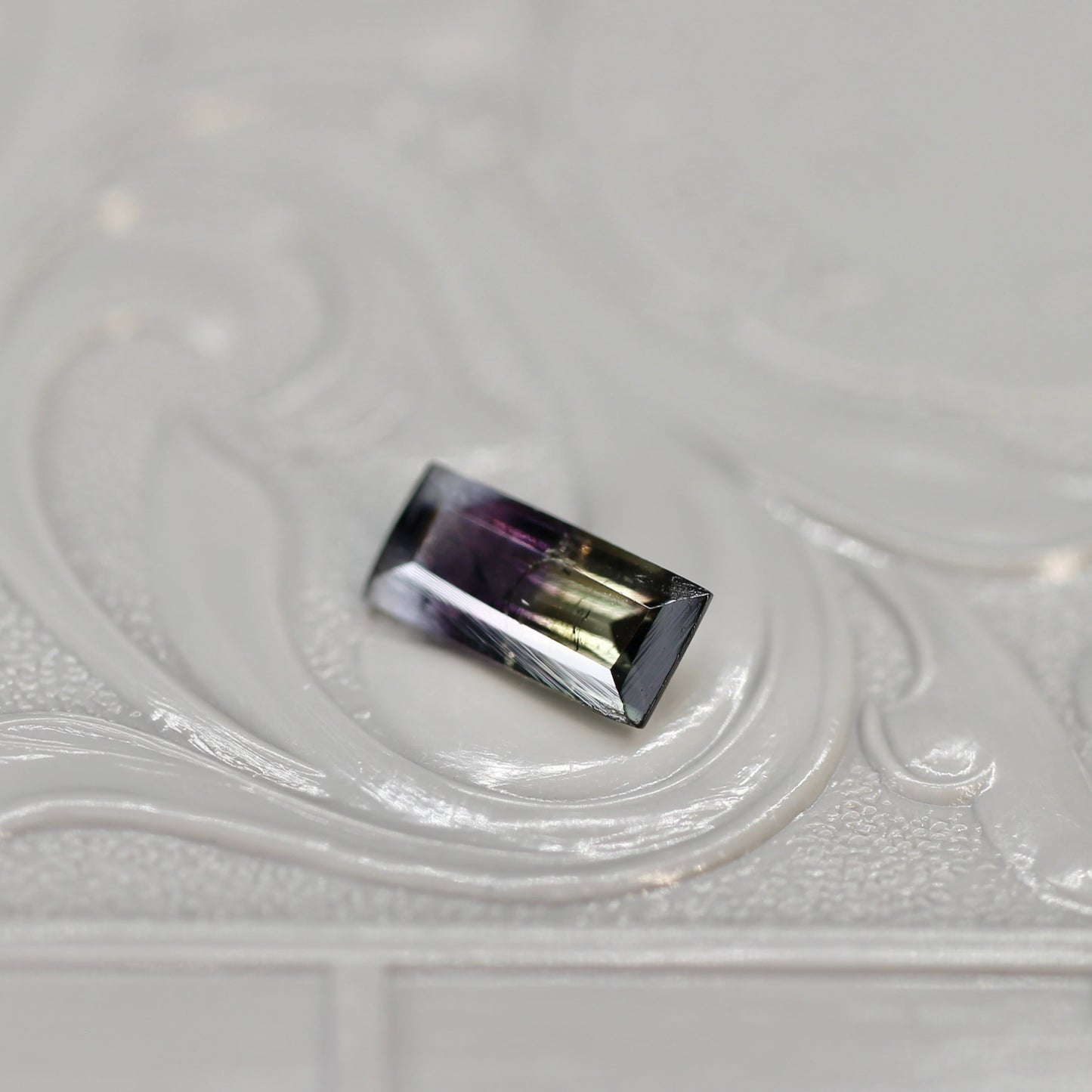 スクエアカット パーティーカラード トルマリン 0.73ct  7.7mm×3.4mm×2.2mm【MJ2575】