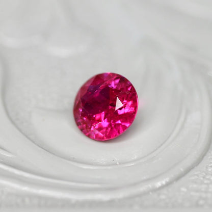 ルビー 0.41ct ラウンドカット  4.2mm×4.2mm×2.1mm【MJ2729】