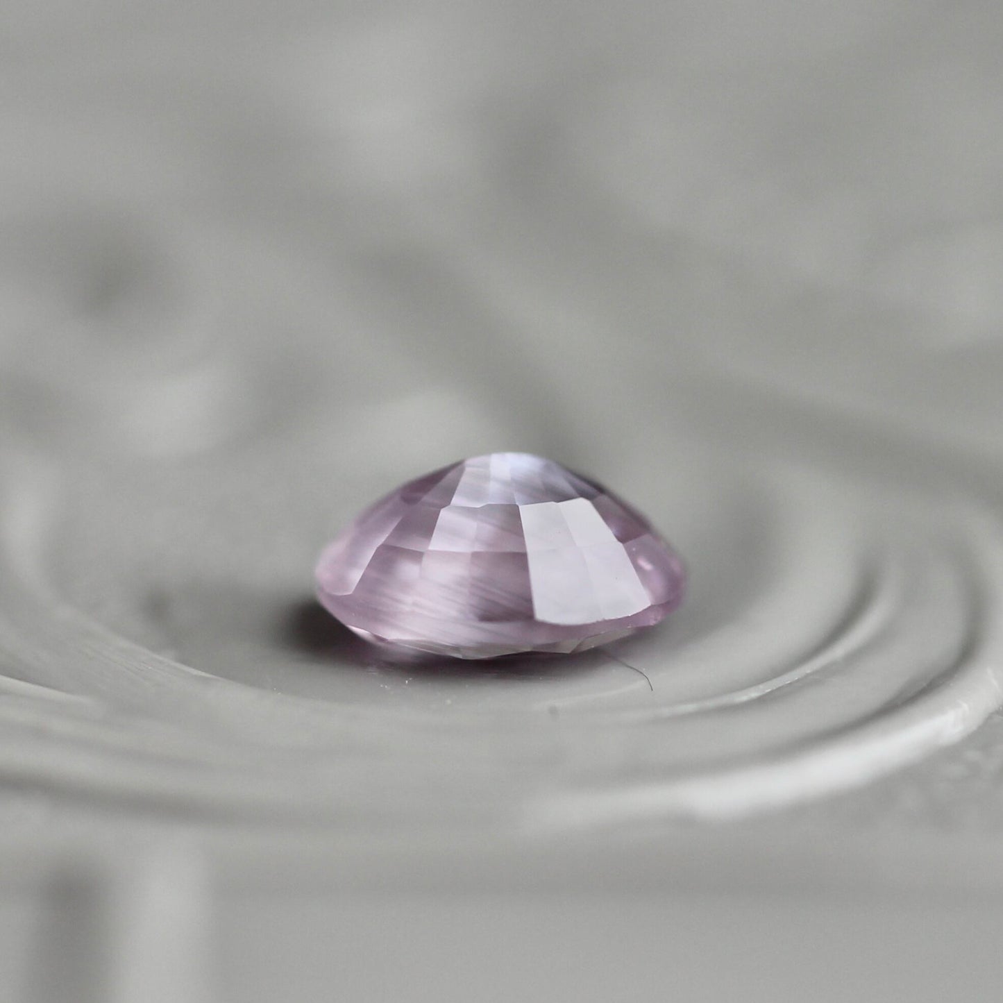 非加熱サファイア 0.48ct 5mm×4mm オーバルカット 【MJ2434】