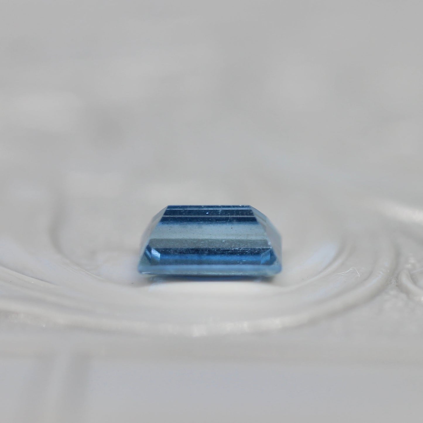 タトゥーアクアマリン 0.36ct スクエアカット 5.7mm×3.4mm×2.7mm【MJ2673】