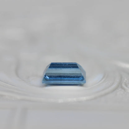 タトゥーアクアマリン 0.36ct スクエアカット 5.7mm×3.4mm×2.7mm【MJ2673】