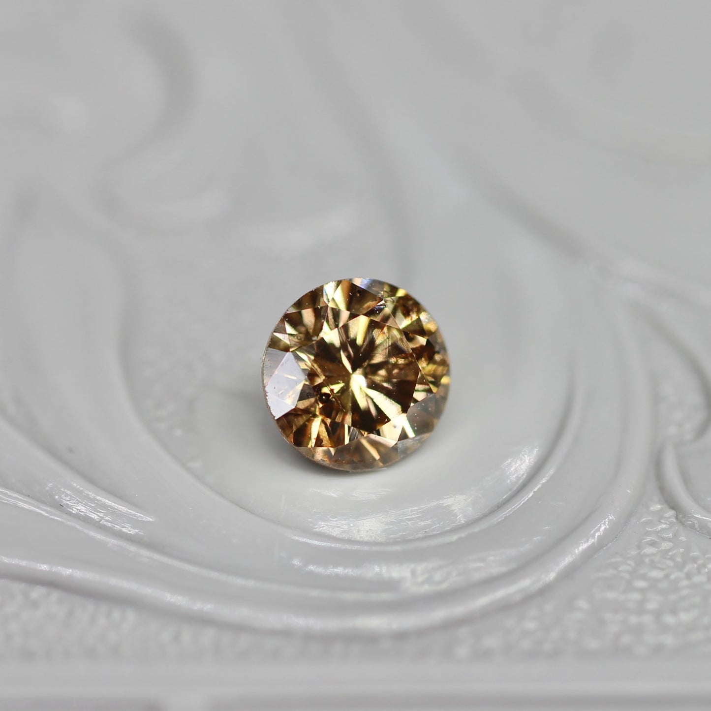 ショコラブラウンダイヤモンド 0.495ct ラウンドブリリアントカット 4.9mm×5.0mm×3.1mm【MJ2682】