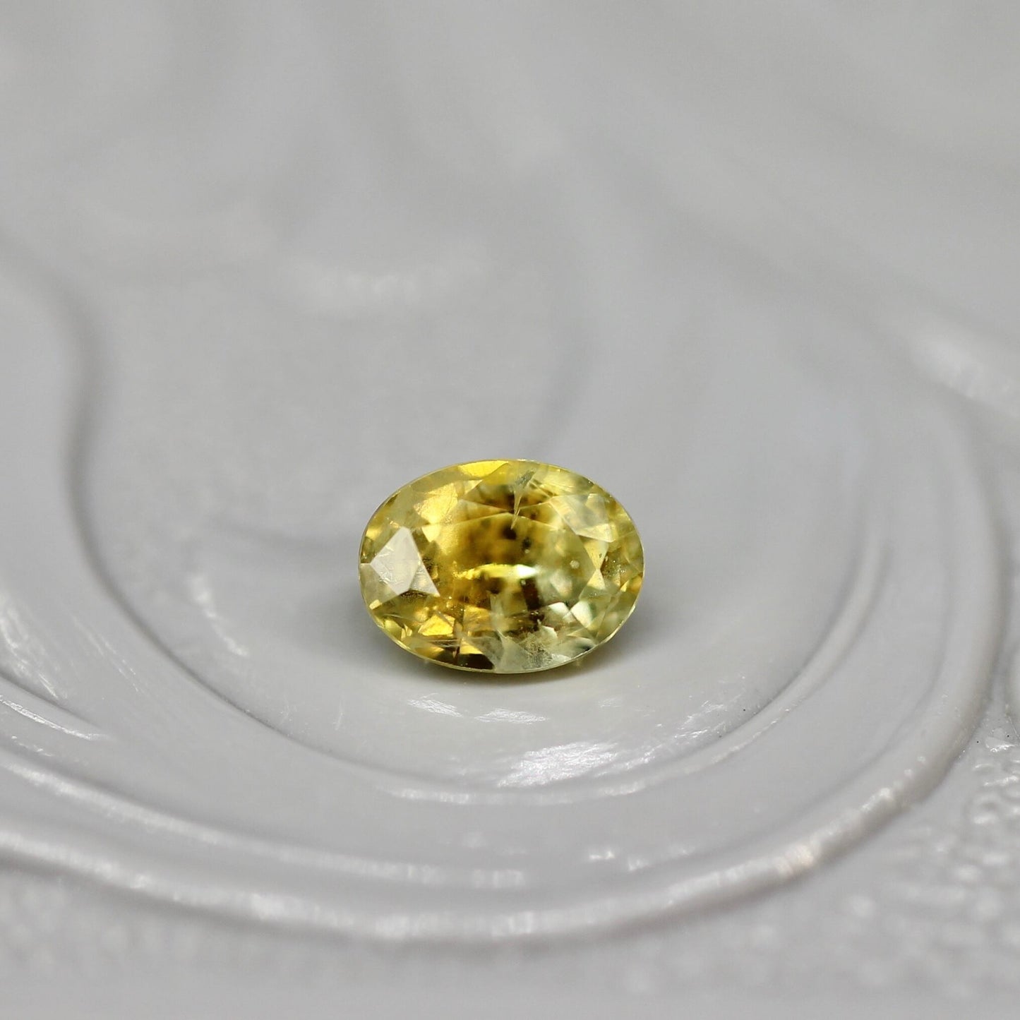 モンタナサファイア 0.26ct オーバルカット 3.8mm×2.7mm×1.9mm  【MJ2633】