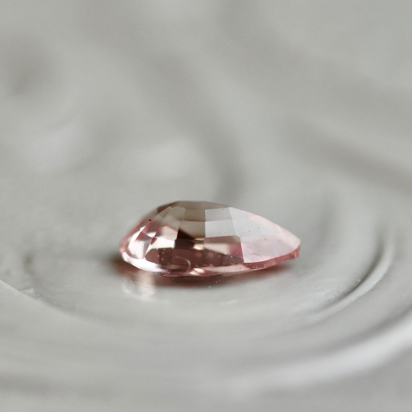 パパラチアサファイア 0.250ct 3mm×5mm ペアシェイプカット ソーティング付き【MJ2431】