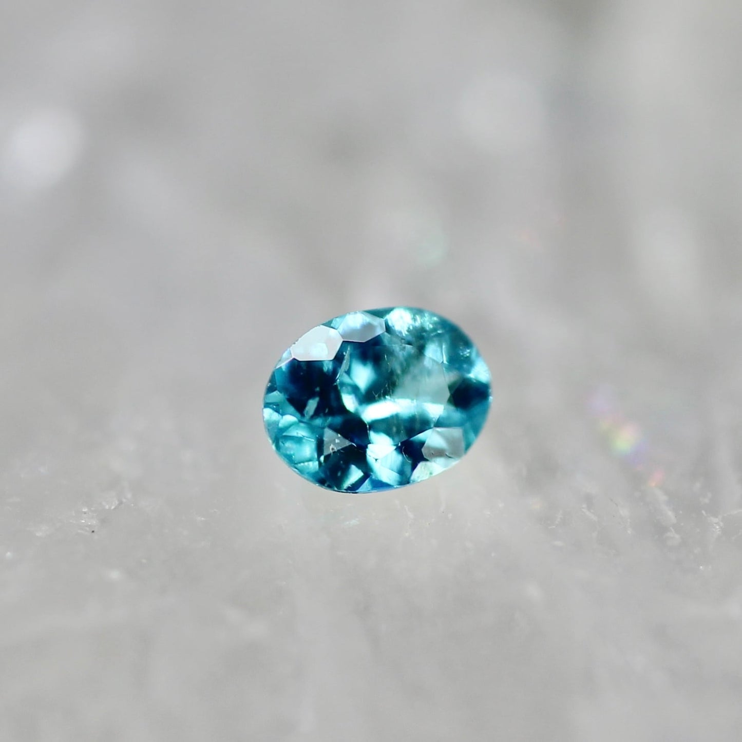 パライバトルマリン 0.05ct オーバルカット 2.8mm×2.1mm×1.3mm【MJ2550】