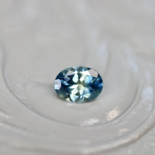 モンタナサファイア 0.19ct オーバルカット 3.7mm×2.6mm×1.7mm  【MJ2637】