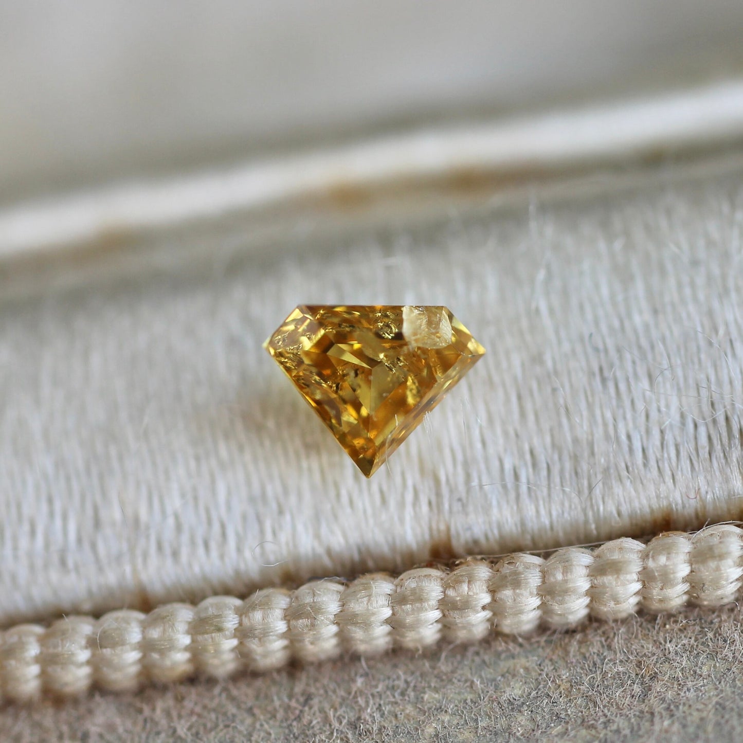 ダイヤカット ブラウンダイヤモンド 0.2ct 3.5mm×4.5mm-2.0mm 【MJ2467】