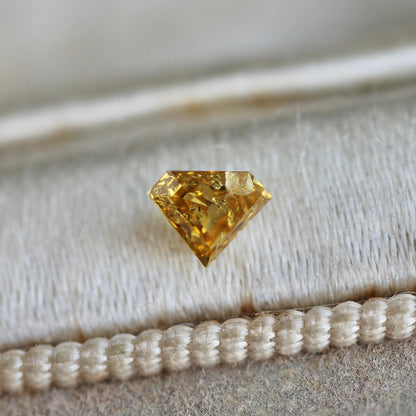 ダイヤカット ブラウンダイヤモンド 0.2ct 3.5mm×4.5mm-2.0mm 【MJ2467】