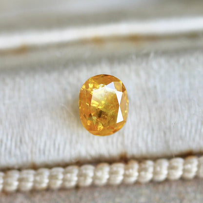 オーバルローズカット ハニーイエローダイヤモンド 0.26ct 4.1mm×3.3mm-2.0mm 【MJ2471】