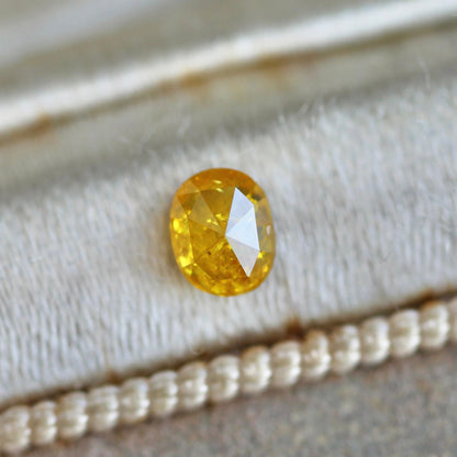オーバルローズカット ハニーイエローダイヤモンド 0.26ct 4.1mm×3.3mm-2.0mm 【MJ2471】