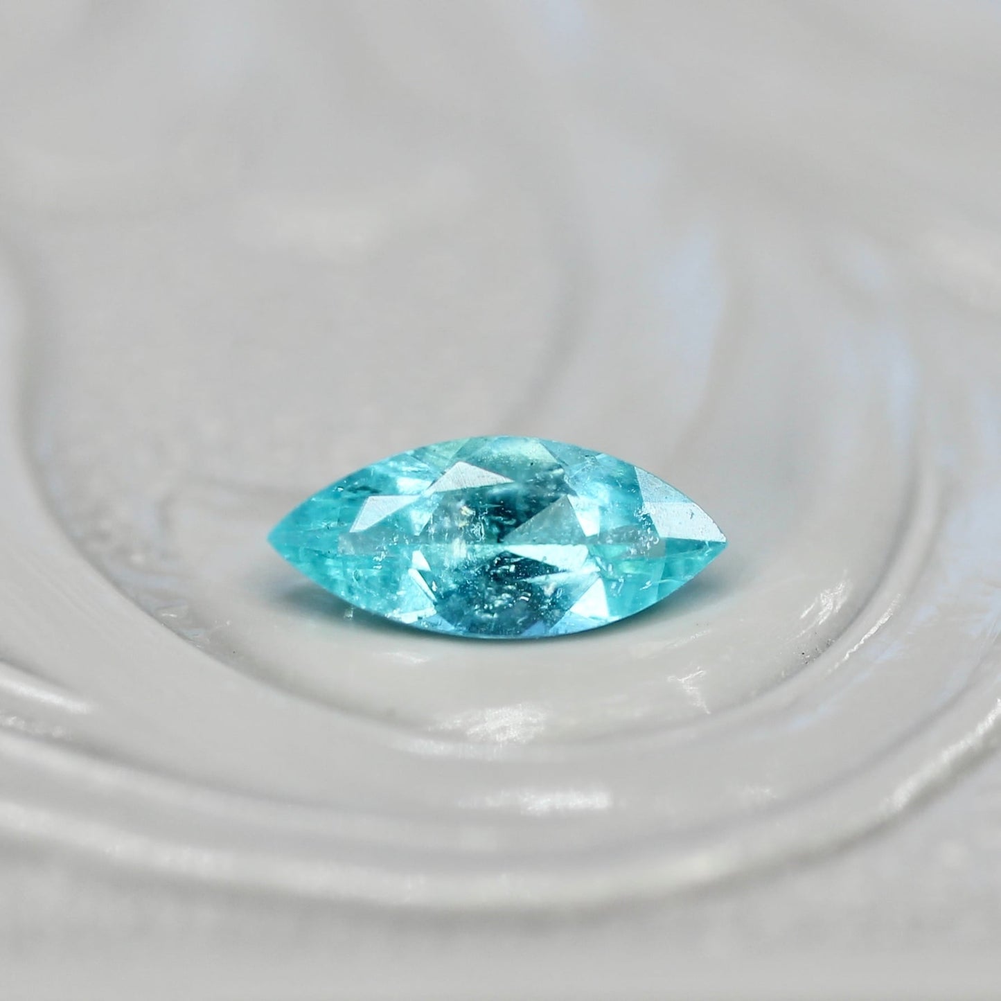 パライバトルマリン 0.180ct ブラジル産 マーキスカット 5.8mm×2.6mm×1.8mm【MJ2718】