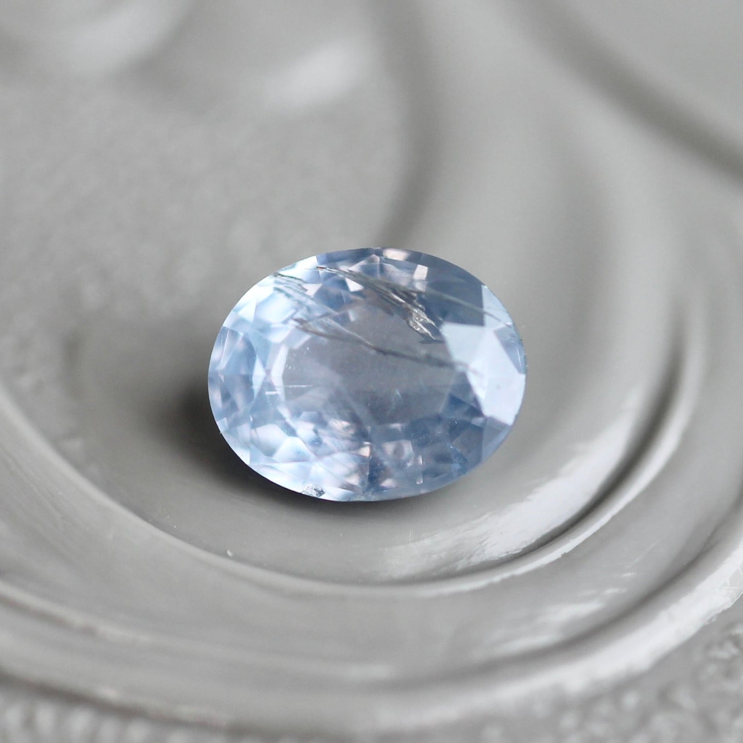 非加熱サファイア 0.49ct 5mm×4mm オーバルカット 【MJ2436】