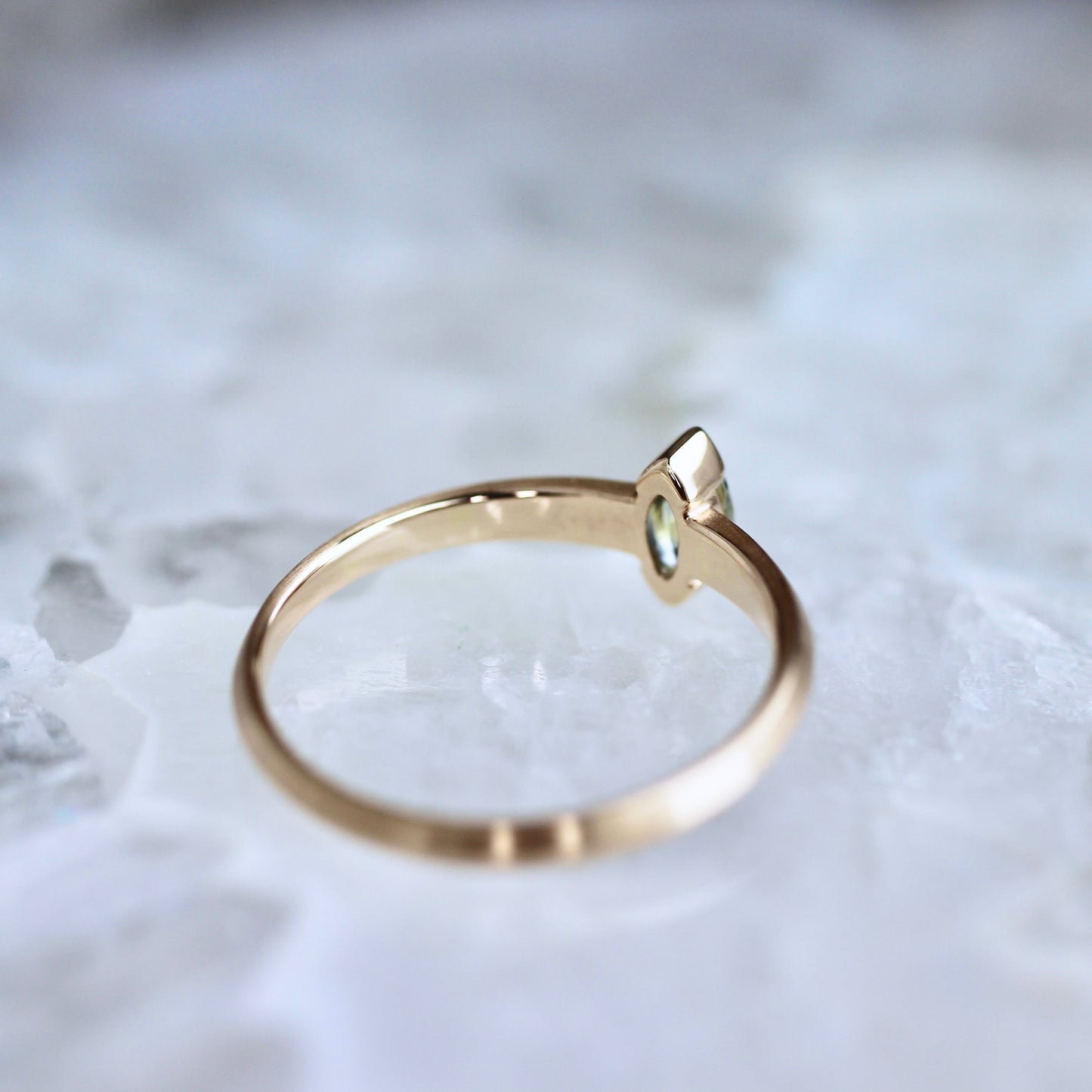 バイカラーサファイア 0.24ct マーキスカット K10YG リング 【MJ2454】