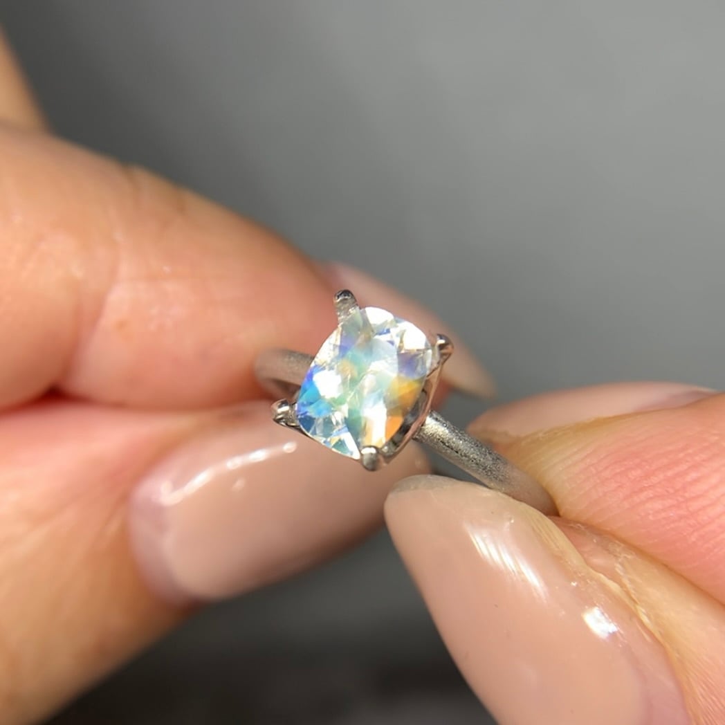 アンデシンラブラドライト 0.71ct 5×7mm マラウイ産 レインボームーンストーン 【MJ2451】