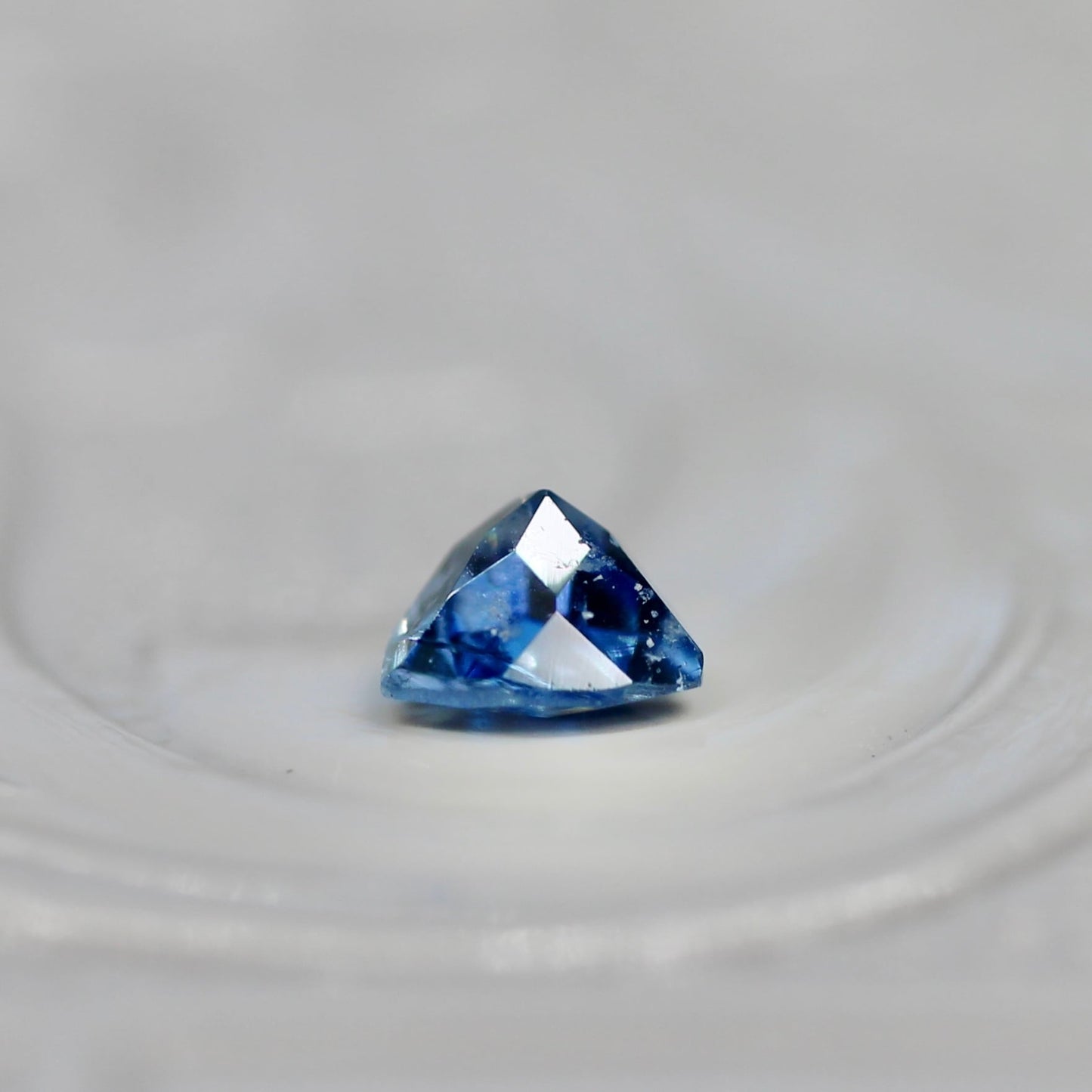タトゥーアクアマリン 0.15ct トリリアントカット 3.6mm×3.6mm×2.4mm【MJ2672】