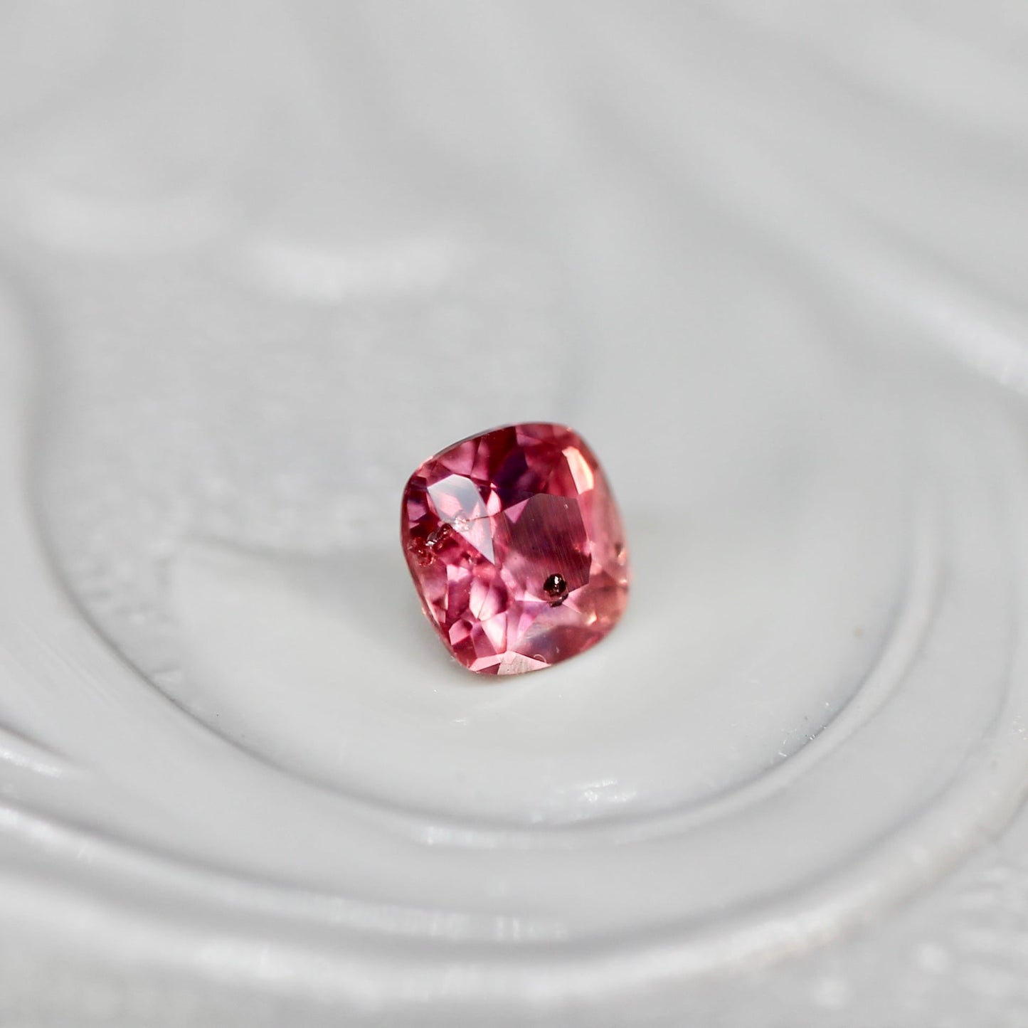 クッションカット パパラチアサファイア 0.166ct  2.8mm×2.8mm×1.6mm【MJ2582】