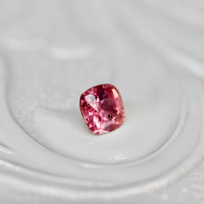 クッションカット パパラチアサファイア 0.166ct  2.8mm×2.8mm×1.6mm【MJ2582】