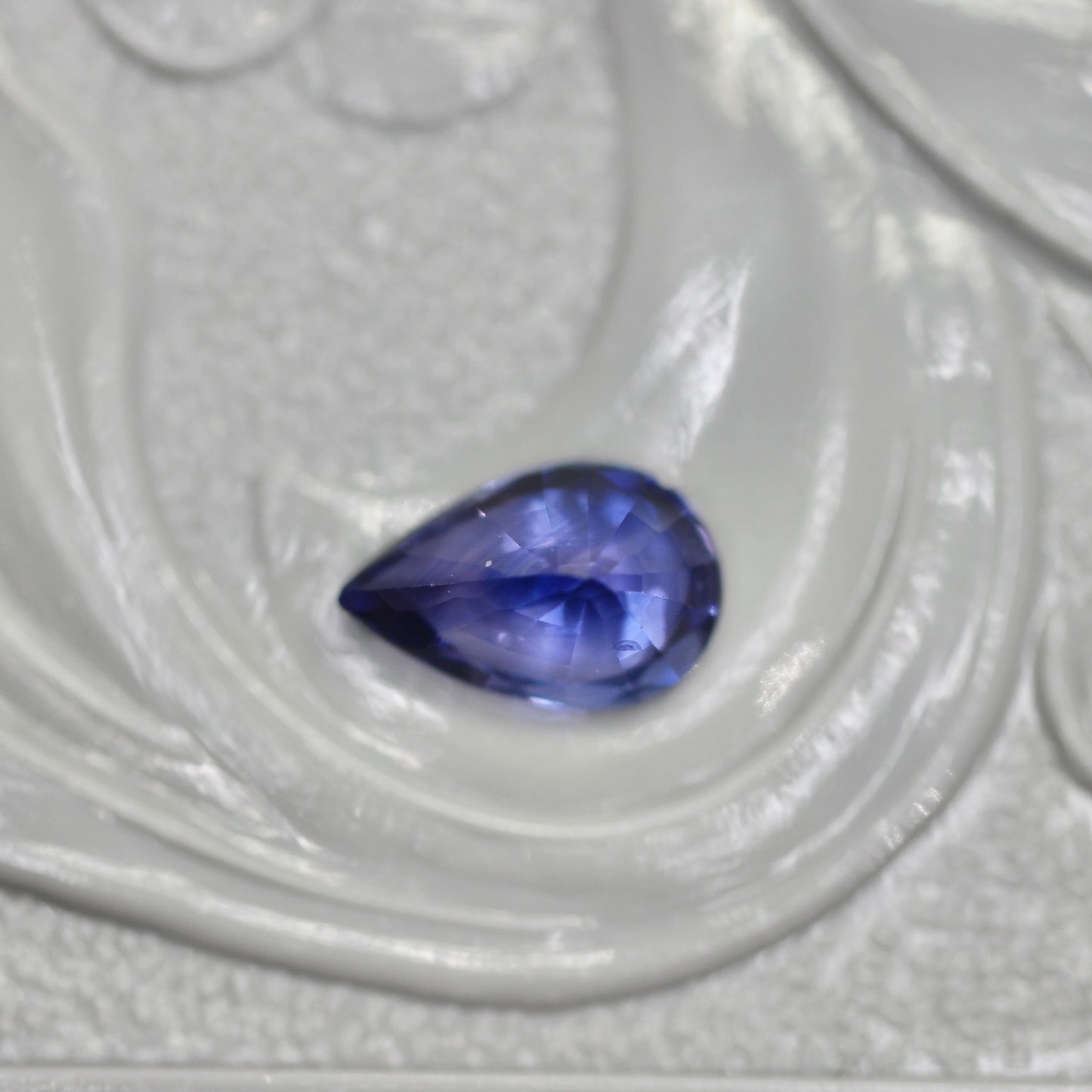 バイカラーサファイア 0.42ct ペアシェイプ 6.1mm×3.9mm×2.9mm【MJ2630】