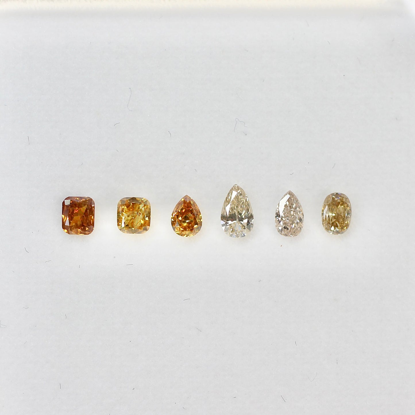 シャンパンブラウンダイヤモンド 0.09ct ペアシェイプカット  3.8mm×2.4mm×1.4mm【MJ2628】