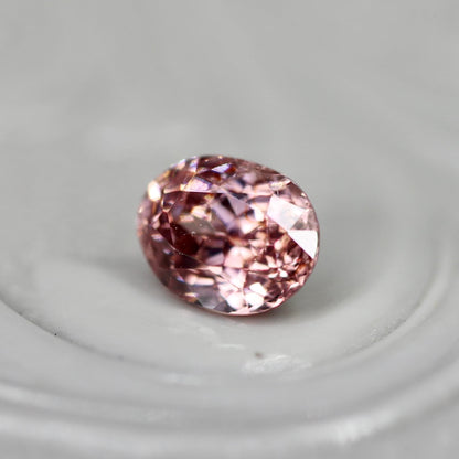 ピンクジルコン 0.50ct オーバルカット 4.8mm×3.9mm×3.1mm【MJ2705】