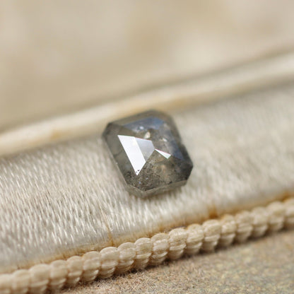 エメラルドローズカット ソルトアンドペッパーダイヤモンド 0.48ct 4.6mm×4.0mm-1.5mm 【MJ2491】