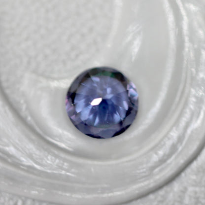ベキリーブルーガーネット 0.39ct ラウンドカット  4.3mm×4.3mm×2.9mm【MJ2562】