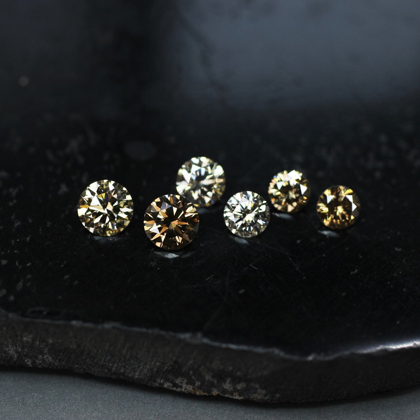 ショコラブラウンダイヤモンド 0.495ct ラウンドブリリアントカット 4.9mm×5.0mm×3.1mm【MJ2682】