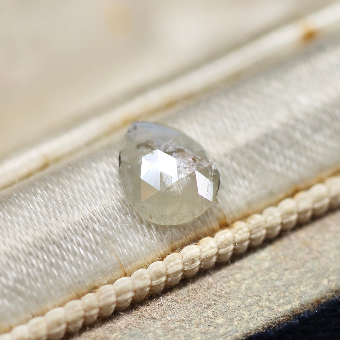 ペアシェイプカット ナチュラルダイヤモンド 0.37ct 6.1mm×4.9mm-0.8mm 【MJ2484】