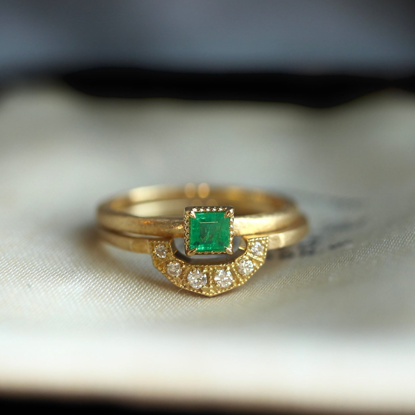 エメラルド 0.13ct スクエアカット 3.0mm×3.0mm×2.2mm【MJ2674】