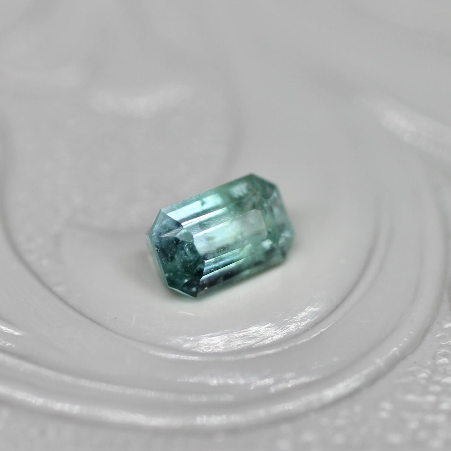 バイカラートルマリン 0.27ct エメラルドカット 4.6mm×3.0mm×2.5mm【MJ2666】