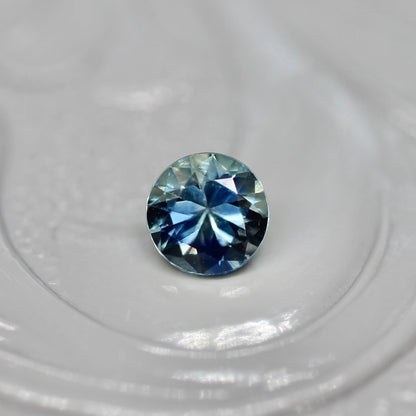 モンタナサファイア 0.25ct ラウンドカット 3.8mm×3.8mm×2.5mm アメリカ・モンタナ州産 勿忘草【MJ2599】
