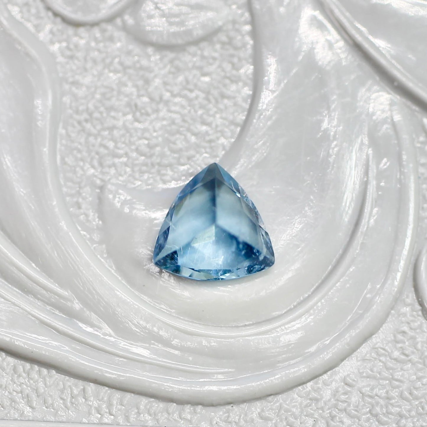 タトゥーアクアマリン 0.26ct トリリアントカット 4.6mm×4.6mm×2.9mm【MJ2671】