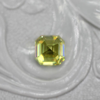 スフェーン 0.82ct ラディアントミックスカット 4.3mm×4.4mm×4.0mm【MJ2722】