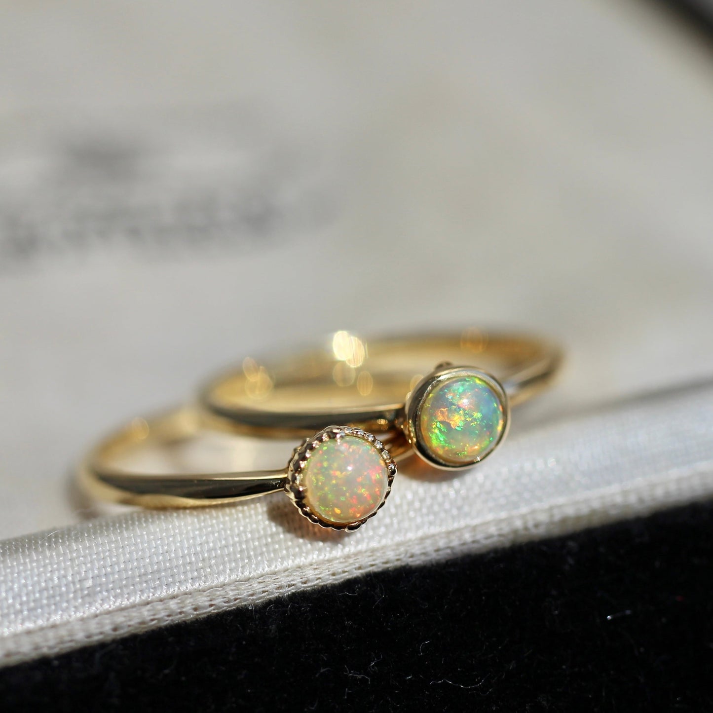 オパール 0.17ct  K18YG フクリン×プレーンアームリング 【MJ2401】