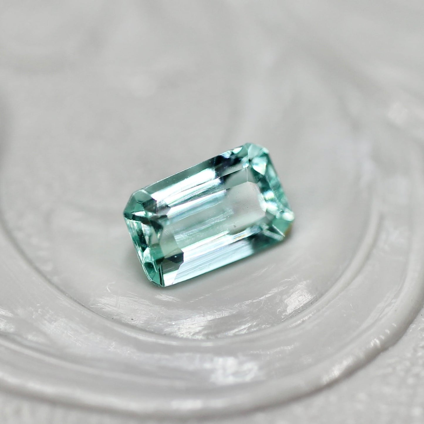パライバカラーベリル 0.27ct エメラルドカット 5.2mm×3.3mm×2.5mm【MJ2716】