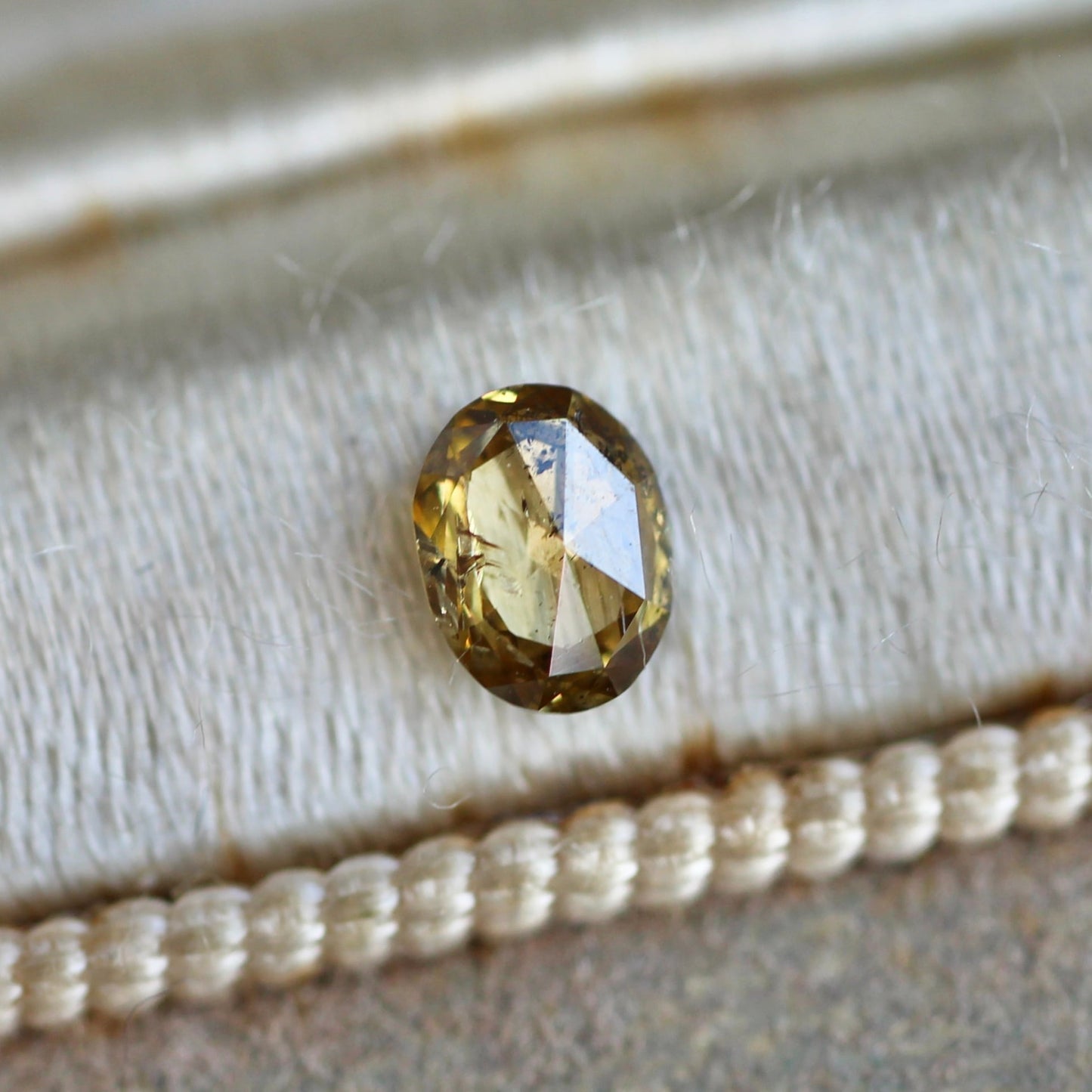 オーバルローズカット ブラウンダイヤモンド 0.18ct 4.1mm×3.2mm-1.3mm 【MJ2473】