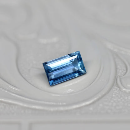 タトゥーアクアマリン 0.36ct スクエアカット 5.7mm×3.4mm×2.7mm【MJ2673】