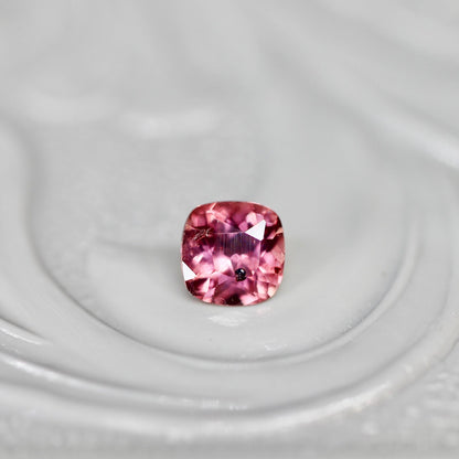 クッションカット パパラチアサファイア 0.166ct  2.8mm×2.8mm×1.6mm【MJ2582】