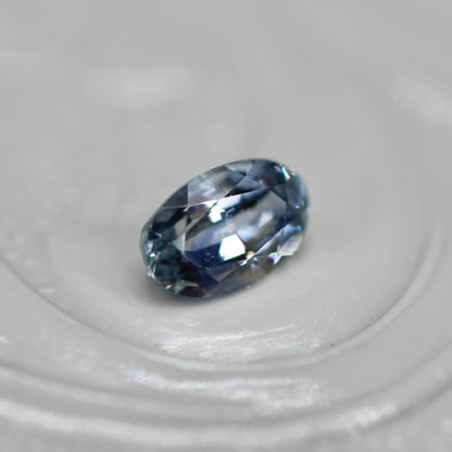 モンタナサファイア 0.32ct オーバルカット  4.7mm×2.9mm×2.0mm【MJ2732】